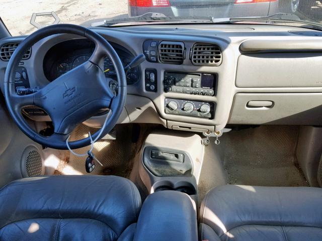 1GNDT13W7W2294905 - 1998 CHEVROLET BLAZER GRAY photo 9