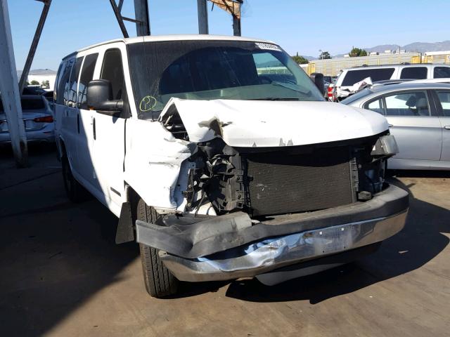 1GJHG35U351237815 - 2005 GMC SAVANA G35 WHITE photo 1