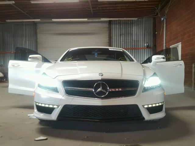 WDDLJ7EB0CA024137 - 2012 MERCEDES-BENZ CLS 63 AMG WHITE photo 9