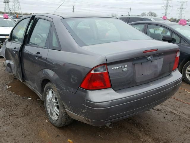 1FAHP34N37W276059 - 2007 FORD FOCUS ZX4 GRAY photo 3