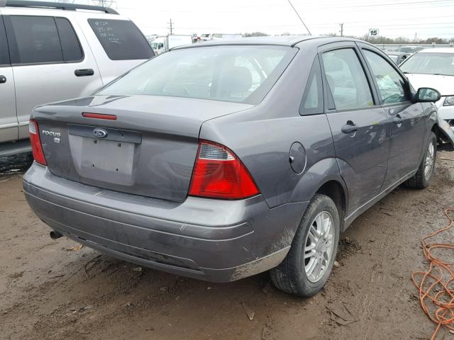 1FAHP34N37W276059 - 2007 FORD FOCUS ZX4 GRAY photo 4