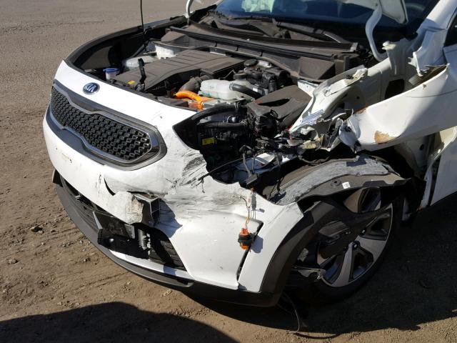 KNDCB3LC6J5158233 - 2018 KIA NIRO FE WHITE photo 9