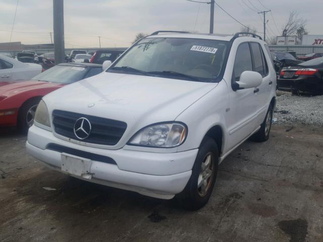 4JGAB54E11A258746 - 2001 MERCEDES-BENZ ML 320 WHITE photo 2