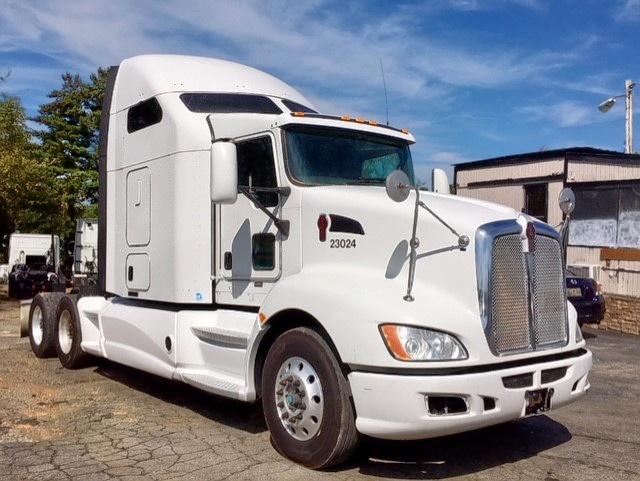 1XKAAP9X1DJ362613 - 2013 KENWORTH CONSTRUCTI WHITE photo 1