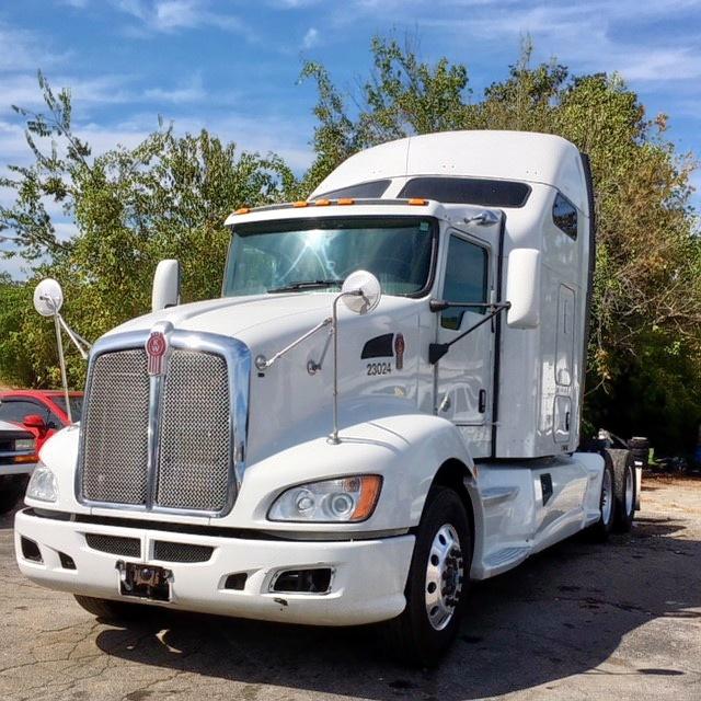 1XKAAP9X1DJ362613 - 2013 KENWORTH CONSTRUCTI WHITE photo 2