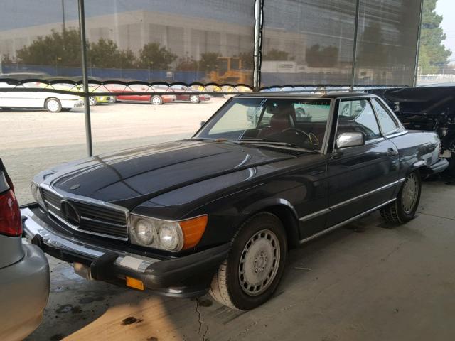 WDBBA48D7HA062987 - 1987 MERCEDES-BENZ 560 SL BLACK photo 2