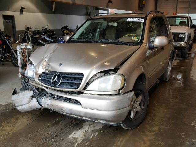 4JGAB54E91A230855 - 2001 MERCEDES-BENZ ML 320 GOLD photo 2