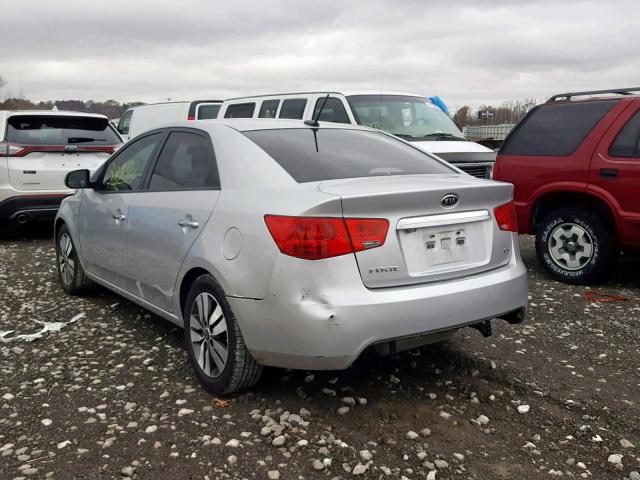 KNAFU4A21D5734058 - 2013 KIA FORTE EX SILVER photo 3