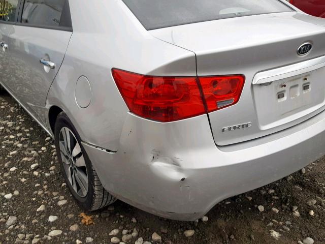 KNAFU4A21D5734058 - 2013 KIA FORTE EX SILVER photo 9