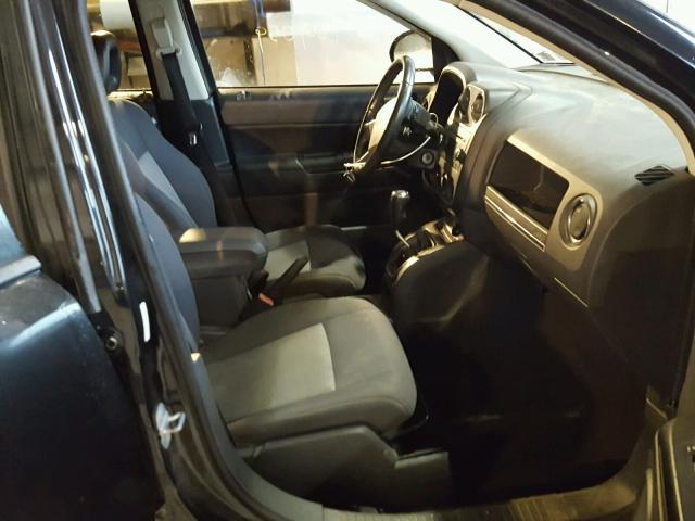 1J4FF47B29D105565 - 2009 JEEP COMPASS SP შავი ფოტო 5