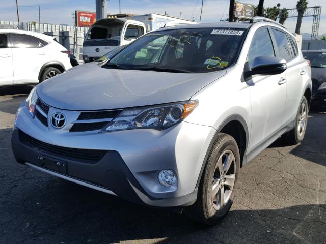JTMRFREVXFD153744 - 2015 TOYOTA RAV4 XLE Stříbrná fotografie 2