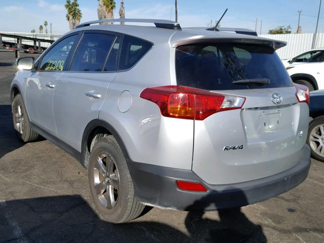 JTMRFREVXFD153744 - 2015 TOYOTA RAV4 XLE Stříbrná fotografie 3