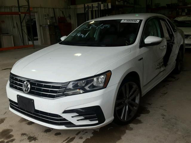 1VWDT7A3XHC033928 - 2017 VOLKSWAGEN PASSAT R-L WHITE photo 2
