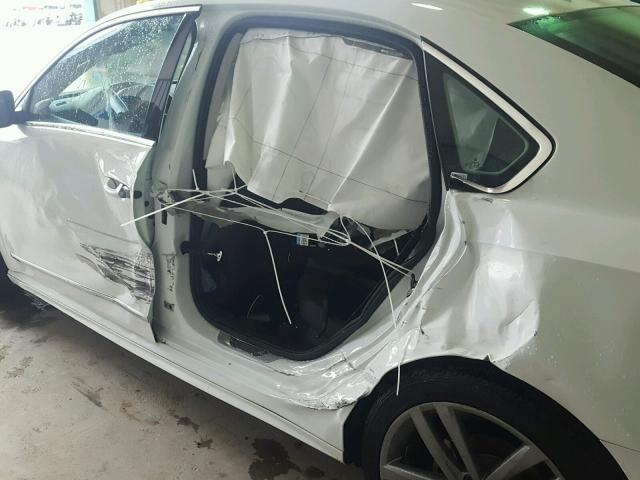 1VWDT7A3XHC033928 - 2017 VOLKSWAGEN PASSAT R-L WHITE photo 9