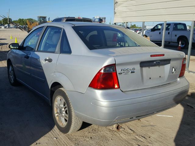 1FAFP34N87W321133 - 2007 FORD FOCUS ZX4 SILVER photo 3