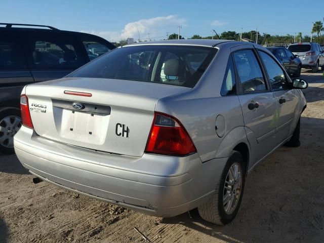 1FAFP34N87W321133 - 2007 FORD FOCUS ZX4 SILVER photo 4