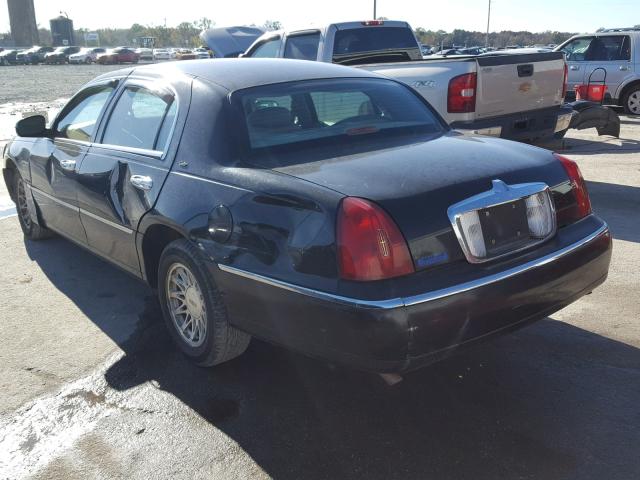 1LNFM83W3WY722551 - 1998 LINCOLN TOWN CAR C BLACK photo 3