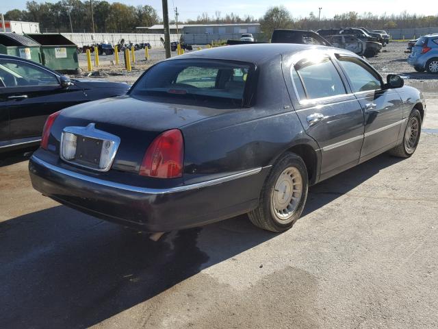 1LNFM83W3WY722551 - 1998 LINCOLN TOWN CAR C BLACK photo 4