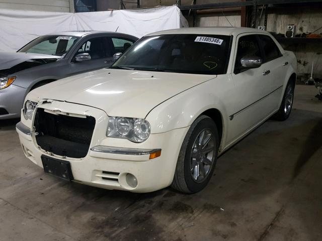 2C3LA63H96H221278 - 2006 CHRYSLER 300C WHITE photo 2