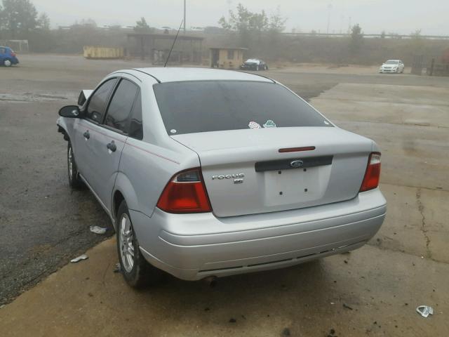 1FAFP34N77W340479 - 2007 FORD FOCUS ZX4 SILVER photo 3