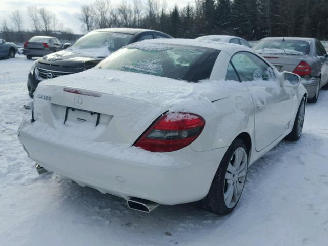 WDBWK5EA0AF228323 - 2010 MERCEDES-BENZ SLK 300 WHITE photo 4