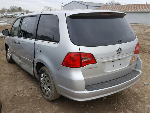 2V4RW4D10AR195790 - 2010 VOLKSWAGEN ROUTAN S SILVER photo 3