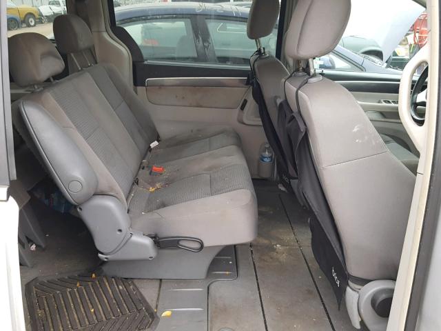 2V4RW4D10AR195790 - 2010 VOLKSWAGEN ROUTAN S SILVER photo 6