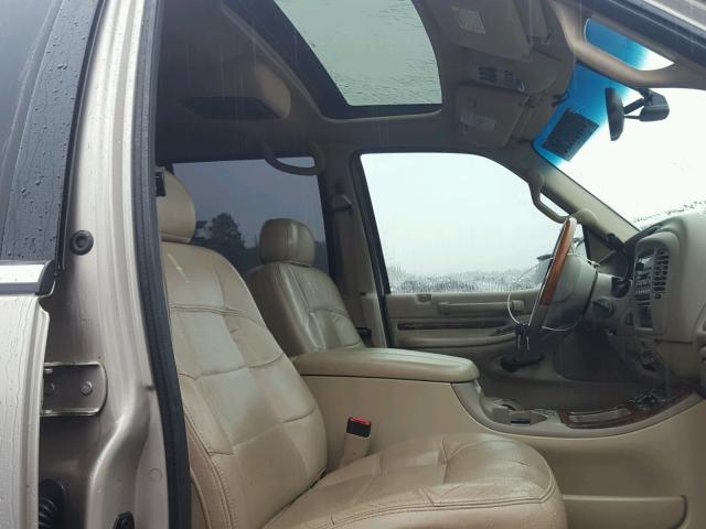 5LMFU28A1YLJ36129 - 2000 LINCOLN NAVIGATOR 米色 照片 5