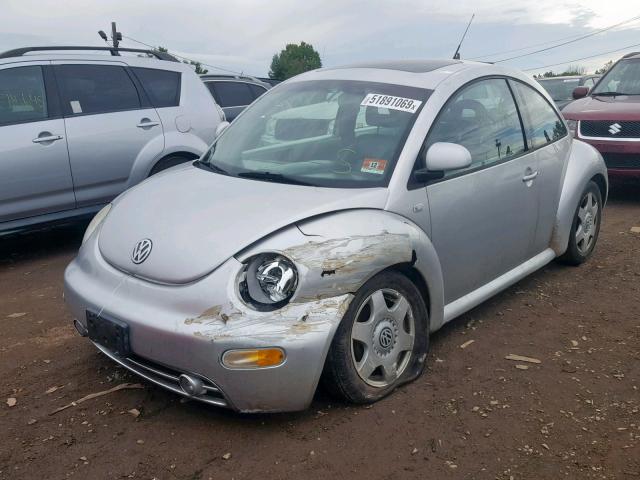 3VWDD21C7YM482823 - 2000 VOLKSWAGEN NEW BEETLE SILVER photo 2