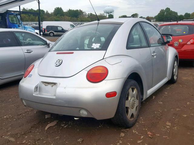 3VWDD21C7YM482823 - 2000 VOLKSWAGEN NEW BEETLE SILVER photo 4