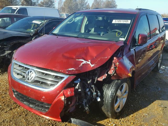 2V4RW3DG8BR642222 - 2011 VOLKSWAGEN ROUTAN SE RED photo 2