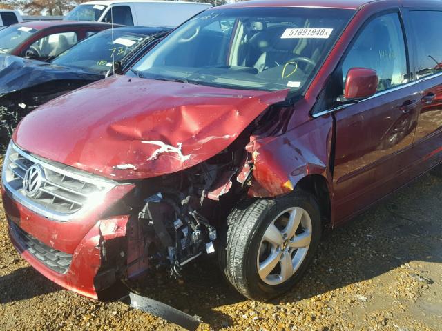 2V4RW3DG8BR642222 - 2011 VOLKSWAGEN ROUTAN SE RED photo 9