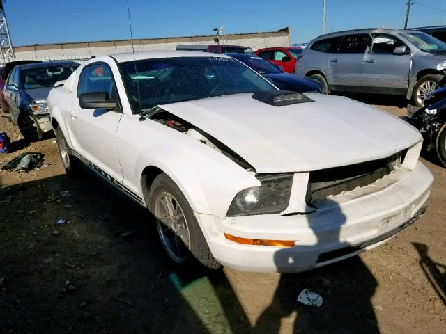 1ZVFT80N255104055 - 2005 FORD MUSTANG WHITE photo 1