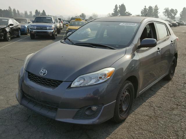 2T1KU40E39C188385 - 2009 TOYOTA COROLLA MA GRAY photo 2