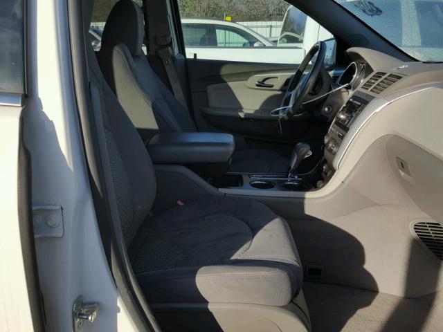 1GNKVGED0BJ134347 - 2011 CHEVROLET TRAVERSE WHITE photo 5