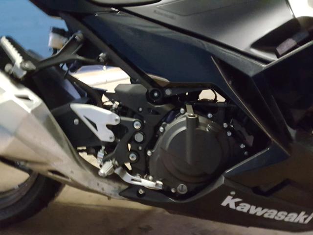 JKAEXKH1XJDA11878 - 2018 KAWASAKI EX400 BLACK photo 7