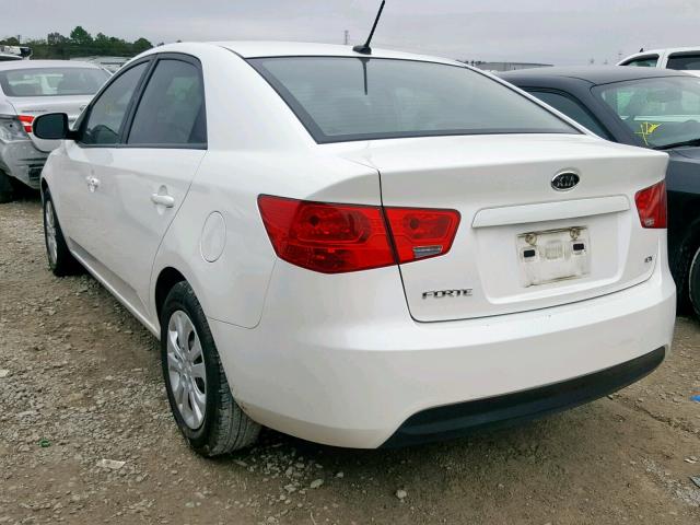 KNAFU4A28D5726944 - 2013 KIA FORTE EX WHITE photo 3