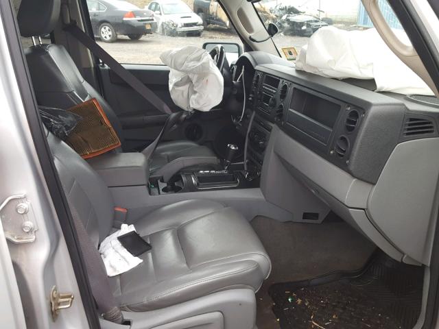 1J8HG48K96C293716 - 2006 JEEP COMMANDER SILVER photo 5