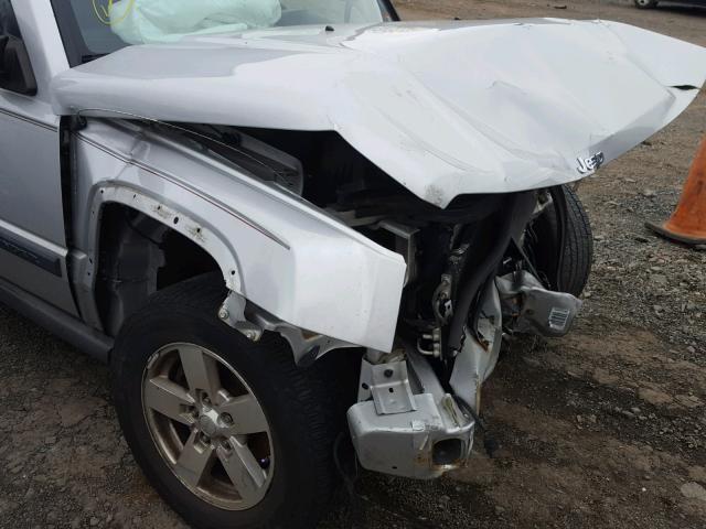 1J8HG48K96C293716 - 2006 JEEP COMMANDER SILVER photo 9