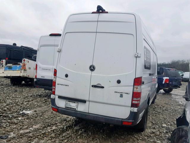 WD3PF4CC7E5871069 - 2014 MERCEDES-BENZ SPRINTER 3 WHITE photo 4