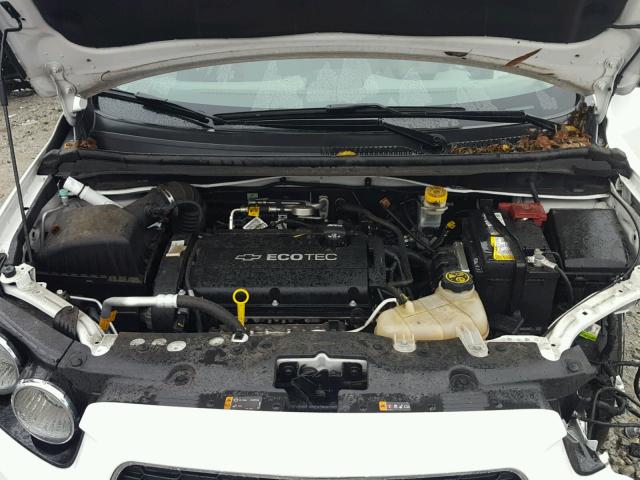 1G1JA6SH2F4165615 - 2015 CHEVROLET SONIC LS 白色 照片 7