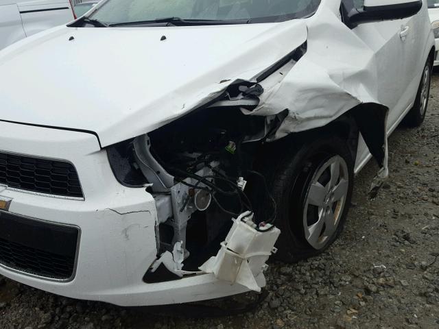 1G1JA6SH2F4165615 - 2015 CHEVROLET SONIC LS 白色 照片 9