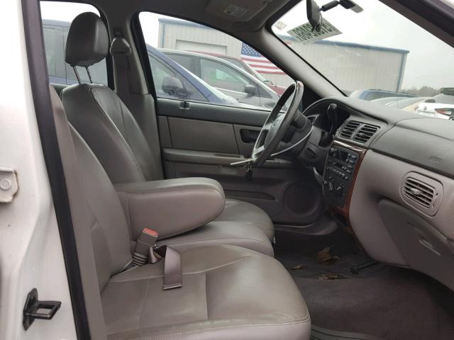 1FAFP55S04A173777 - 2004 FORD TAURUS SES WHITE photo 5