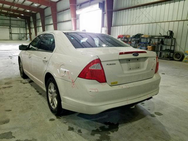 3FAHP0GA8BR226745 - 2011 FORD FUSION S WHITE photo 3