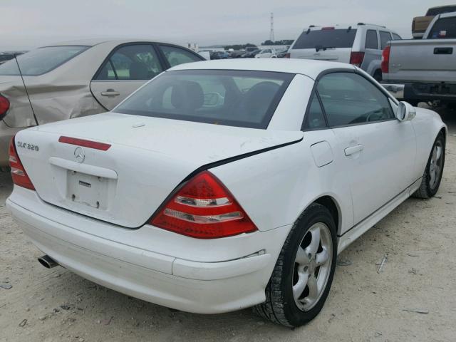 WDBKK65F81F214606 - 2001 MERCEDES-BENZ SLK 320 WHITE photo 4