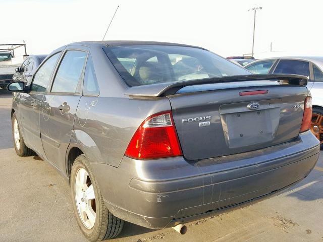 1FAHP34N76W137230 - 2006 FORD FOCUS ZX4 GRAY photo 3