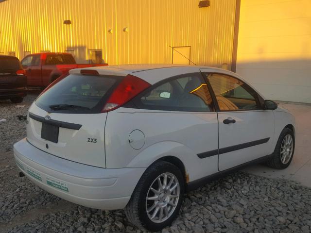 3FAFP31391R113212 - 2001 FORD FOCUS ZX3 WHITE photo 4