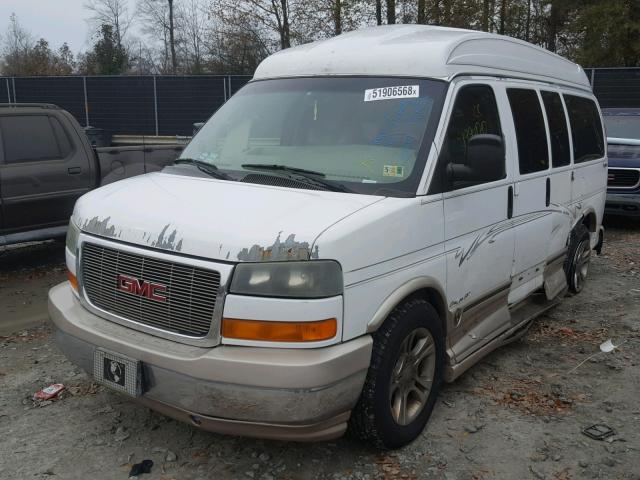 1GDFG15T641117902 - 2004 GMC SAVANA RV WHITE photo 2