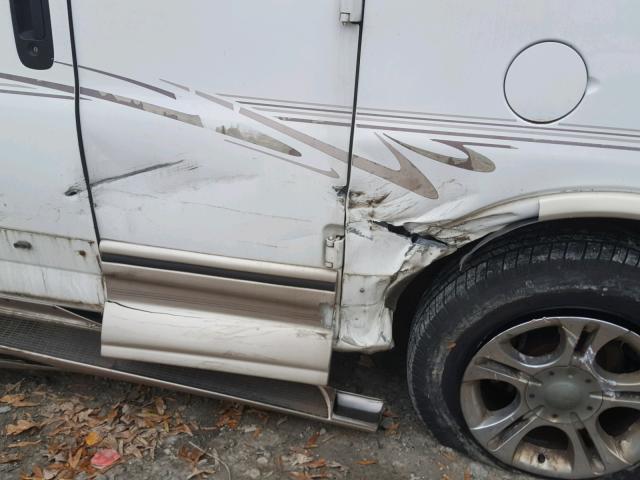 1GDFG15T641117902 - 2004 GMC SAVANA RV WHITE photo 9