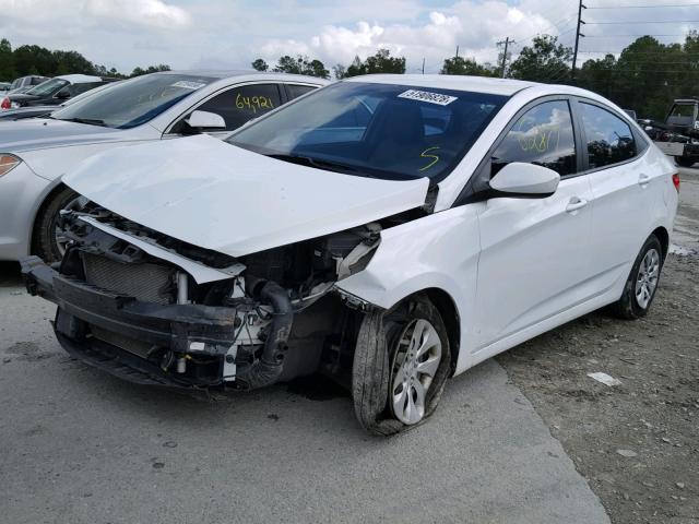 KMHCT4AE7GU962767 - 2016 HYUNDAI ACCENT SE WHITE photo 2